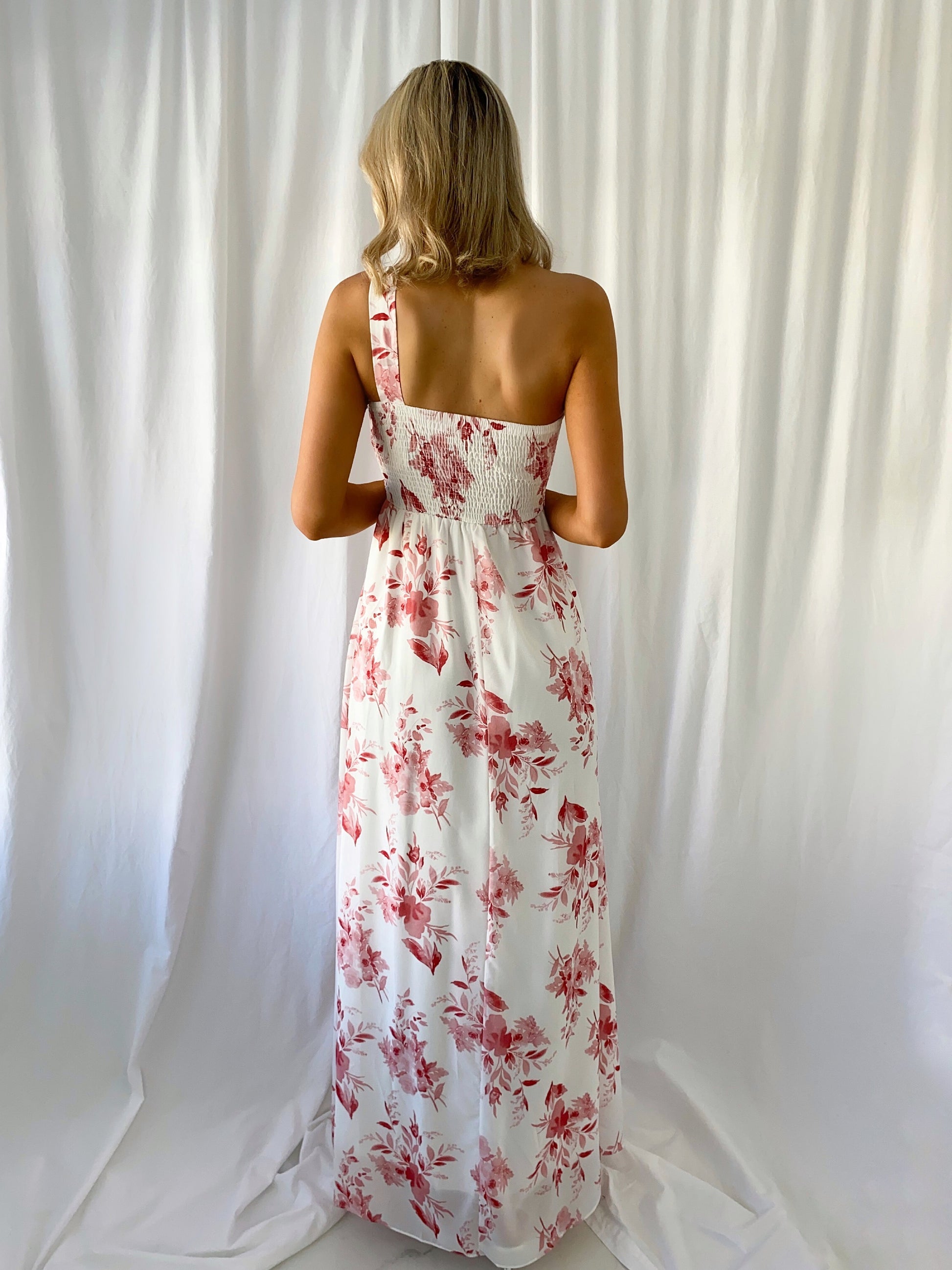 pink floral print chiffon one shoulder draped bodycon dress Plus Pink Chiffon Floral Print One Shoulder Draped Bodycon Dress Prettylittlething : Dresses : VogaCloset Bahrain
