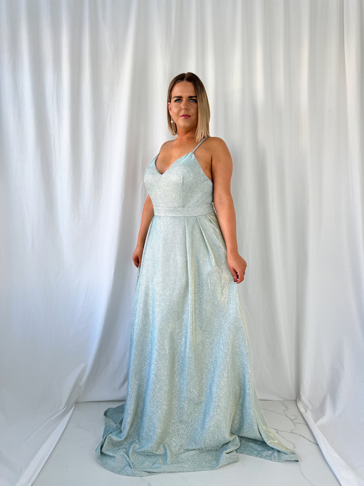 Leoni Maxi Glitter Curve Dress - Light Green mykindofdress Leoni Maxi Glitter Curve Dress - Light Green mykindofdress